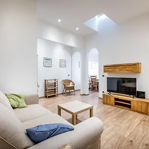 Roommo Via Dei Pilastri Giada Apartment Florence